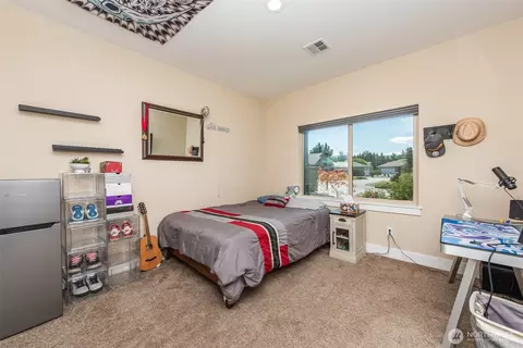 Bedroom - 10 Perch Dr, Sequim, WA 98382 photo 1 of 6