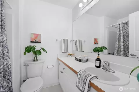 Bath - 2522 Rucker Ave #303, Everett, WA 98201 photo 2 of 3