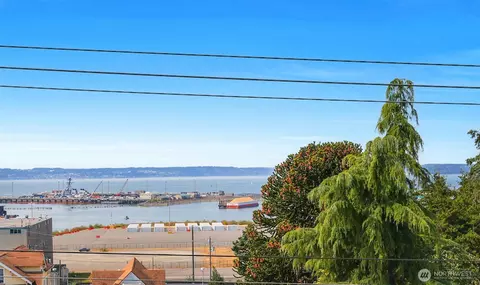 View/Area - 2522 Rucker Ave #303, Everett, WA 98201 photo 4 of 5