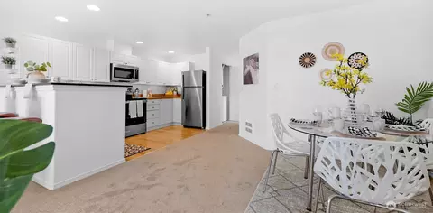 Dining - 2522 Rucker Ave #303, Everett, WA 98201 photo 2 of 3