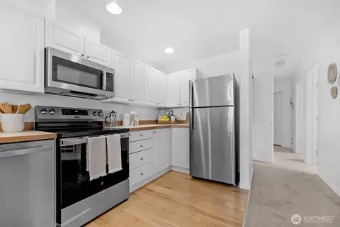 Kitchen - 2522 Rucker Ave #303, Everett, WA 98201 photo 2 of 2
