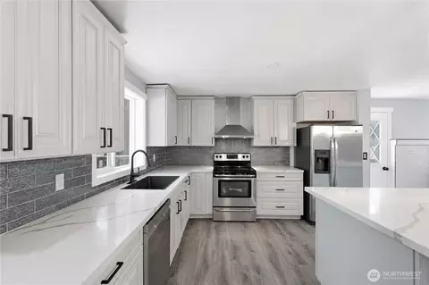 Kitchen - 1519 State Rte 702 E, Roy, WA 98580 photo 2 of 3