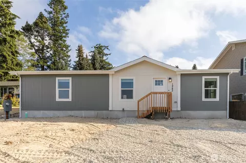 1243 Admirals Dr, Coupeville, WA 98239