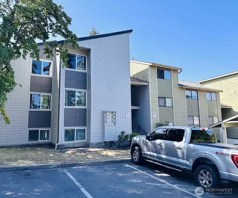 2020 Grant Ave S #C301, Renton, WA 98055