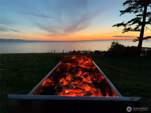 1399 W Beach Rd, Oak Harbor, WA 98277