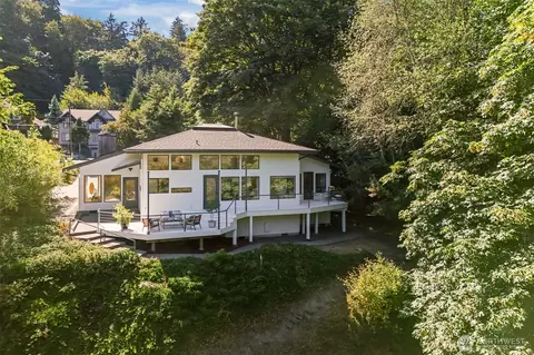 26530 Lake Fenwick Rd S, Kent, WA 98032