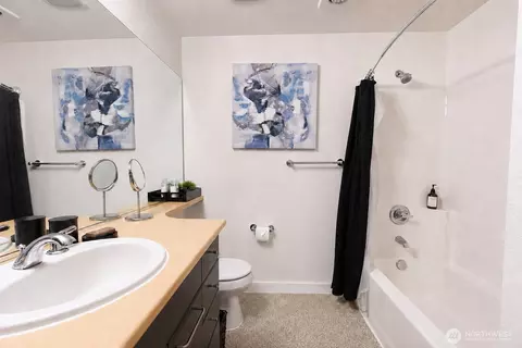 Bath - 1420 E Pine St #E6, Seattle, WA 98122 photo 1 of 1