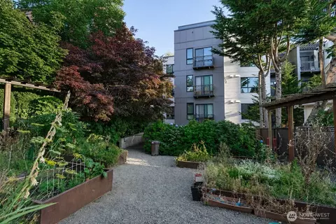 Exterior - 1420 E Pine St #E6, Seattle, WA 98122 photo 6 of 7