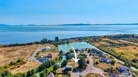 15 Ocean View Ln, Point Roberts, WA 98281