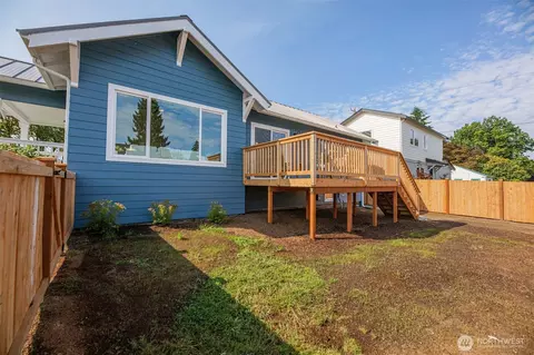 Exterior - 1702 Rainier Ave, Everett, WA 98201 photo 9 of 15