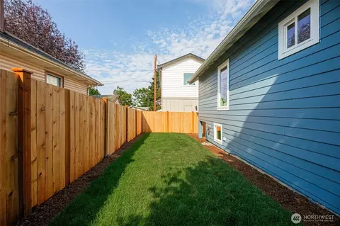 Exterior - 1702 Rainier Ave, Everett, WA 98201 photo 12 of 15