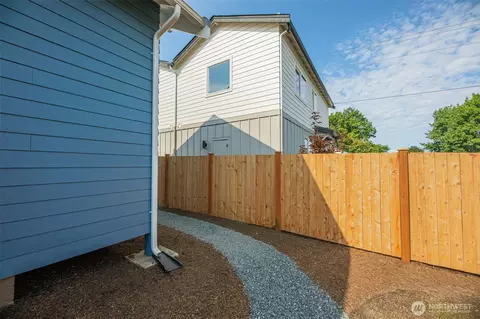 Exterior - 1702 Rainier Ave, Everett, WA 98201 photo 8 of 15