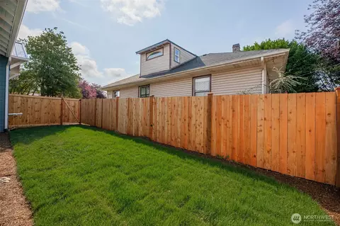 Exterior - 1702 Rainier Ave, Everett, WA 98201 photo 11 of 15
