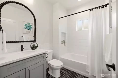 Bath - 1702 Rainier Ave, Everett, WA 98201 photo 2 of 2