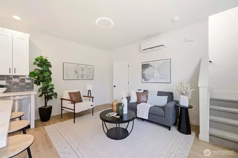 Living - 1702 Rainier Ave #B, Everett, WA 98201 photo 1 of 1