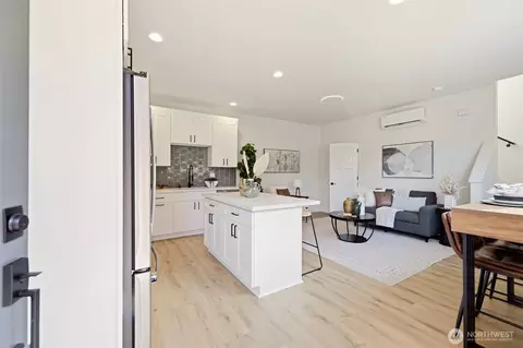 Entry Way - 1702 Rainier Ave #B, Everett, WA 98201 photo 1 of 1