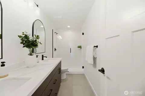 Bath - 1702 Rainier Ave #B, Everett, WA 98201 photo 2 of 2