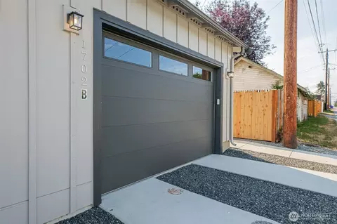 Exterior - 1702 Rainier Ave #B, Everett, WA 98201 photo 4 of 5