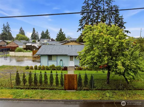 Exterior - 3208 21st St, Everett, WA 98201 photo 14 of 15