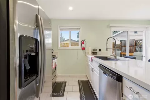 Kitchen - 3208 21st St, Everett, WA 98201 photo 3 of 4