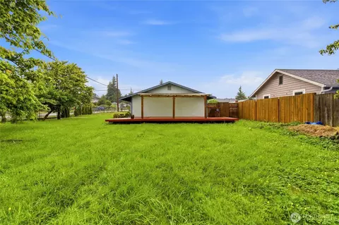 Exterior - 3208 21st St, Everett, WA 98201 photo 6 of 15