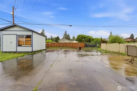 Exterior - 3208 21st St, Everett, WA 98201 photo 13 of 15