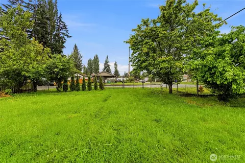 Exterior - 3208 21st St, Everett, WA 98201 photo 5 of 15