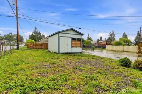 Exterior - 3208 21st St, Everett, WA 98201 photo 8 of 15
