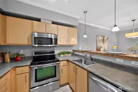 Kitchen - 10709 Valley Viewrd #C101, Bothell, WA 98011 photo 2 of 3
