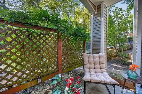 Exterior - 10709 Valley Viewrd #C101, Bothell, WA 98011 photo 3 of 5