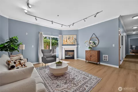 Living - 10709 Valley Viewrd #C101, Bothell, WA 98011 photo 1 of 3