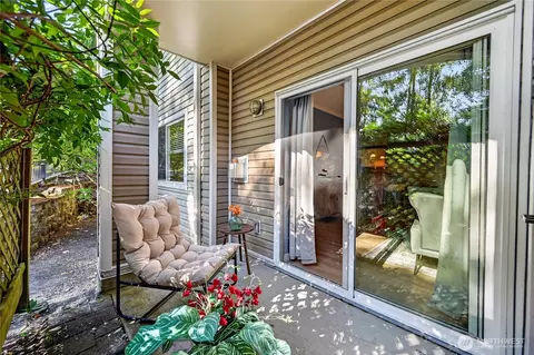 Exterior - 10709 Valley Viewrd #C101, Bothell, WA 98011 photo 2 of 5