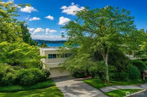 9829 NE 1st St, Bellevue, WA 98004