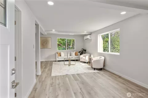 Living - 2531 Monroe Ave, Everett, WA 98203 photo 1 of 5