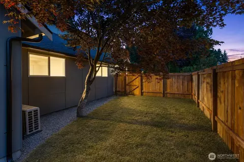Exterior - 2531 Monroe Ave, Everett, WA 98203 photo 4 of 5