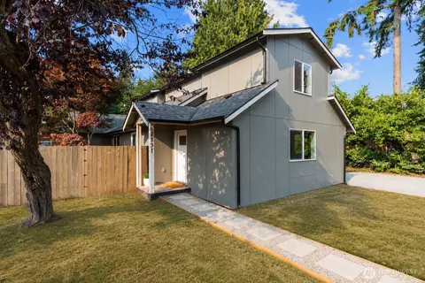 Exterior - 2531 Monroe Ave, Everett, WA 98203 photo 2 of 5
