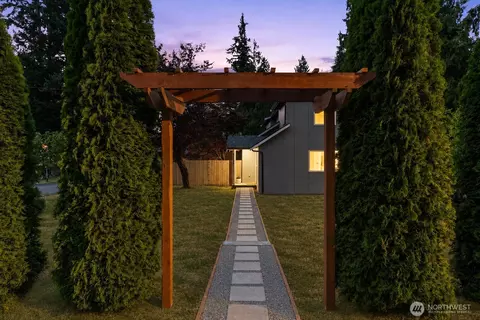 Exterior - 2531 Monroe Ave, Everett, WA 98203 photo 5 of 5