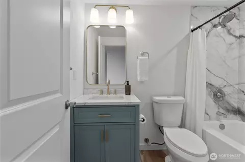 Bath - 2531 Monroe Ave, Everett, WA 98203 photo 1 of 3