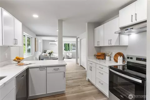 Kitchen - 2531 Monroe Ave, Everett, WA 98203 photo 4 of 5