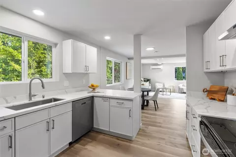 Kitchen - 2531 Monroe Ave, Everett, WA 98203 photo 5 of 5