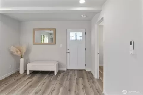 Entry Way - 2531 Monroe Ave, Everett, WA 98203 photo 1 of 1