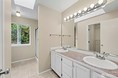 Bath - 19307 73rd Ave E, Spanaway, WA 98387 photo 3 of 4