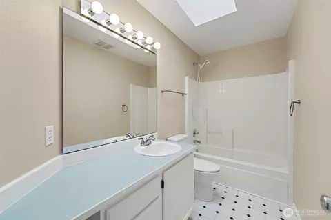 Bath - 19307 73rd Ave E, Spanaway, WA 98387 photo 2 of 4