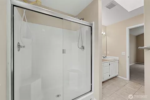 Bath - 19307 73rd Ave E, Spanaway, WA 98387 photo 4 of 4