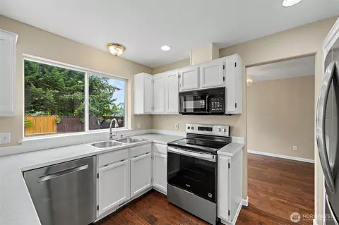 Kitchen - 19307 73rd Ave E, Spanaway, WA 98387 photo 2 of 4