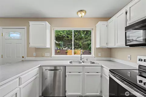 Kitchen - 19307 73rd Ave E, Spanaway, WA 98387 photo 1 of 4