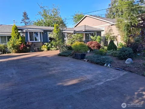8242 S 128th St, Seattle, WA 98178
