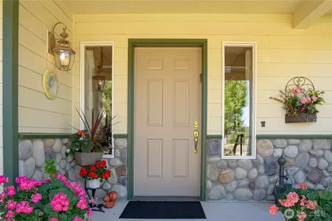 Entry Way - 191 Quail Meadows Dr, Sequim, WA 98382 photo 1 of 3
