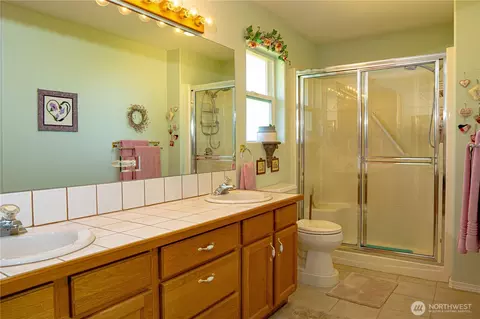 Bath - 191 Quail Meadows Dr, Sequim, WA 98382 photo 2 of 3
