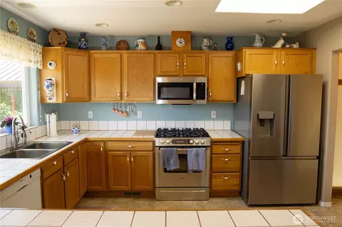 Kitchen - 191 Quail Meadows Dr, Sequim, WA 98382 photo 3 of 4